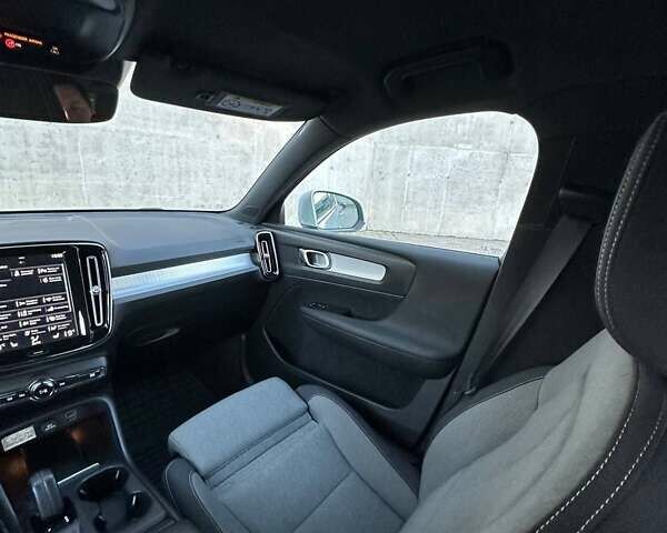 Белый Вольво XC40, объемом двигателя 1.97 л и пробегом 95 тыс. км за 27000 $, фото 35 на Automoto.ua