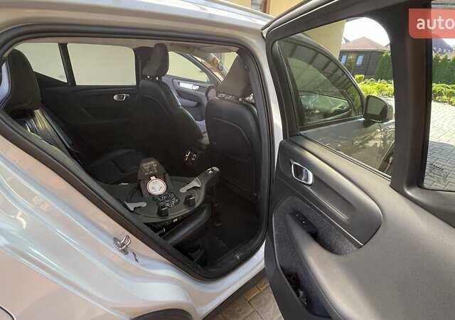 Белый Вольво XC40, объемом двигателя 1.97 л и пробегом 63 тыс. км за 29100 $, фото 20 на Automoto.ua