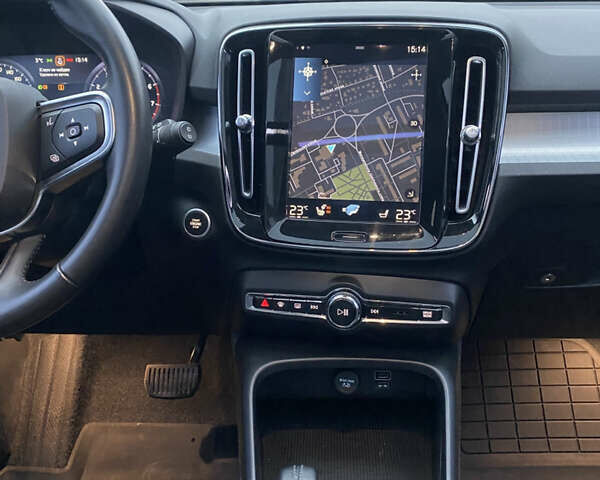 Білий Вольво XC40, об'ємом двигуна 1.97 л та пробігом 33 тис. км за 29000 $, фото 25 на Automoto.ua