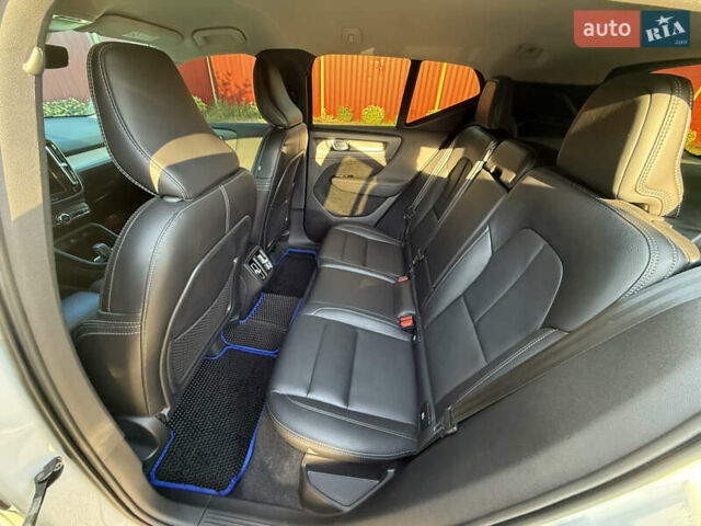 Белый Вольво XC40, объемом двигателя 1.97 л и пробегом 103 тыс. км за 33900 $, фото 9 на Automoto.ua