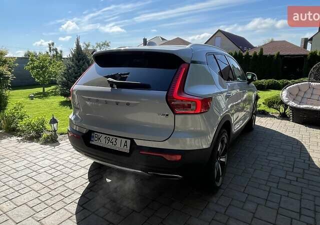 Белый Вольво XC40, объемом двигателя 1.97 л и пробегом 63 тыс. км за 29100 $, фото 30 на Automoto.ua