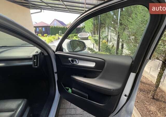 Белый Вольво XC40, объемом двигателя 1.97 л и пробегом 63 тыс. км за 29100 $, фото 22 на Automoto.ua