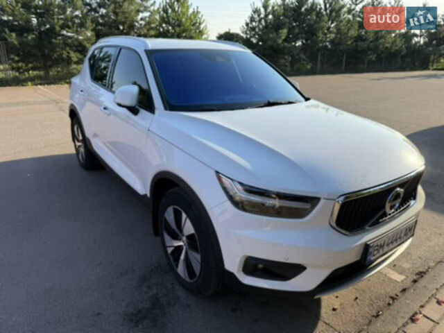 Белый Вольво XC40, объемом двигателя 1.97 л и пробегом 99 тыс. км за 34500 $, фото 2 на Automoto.ua