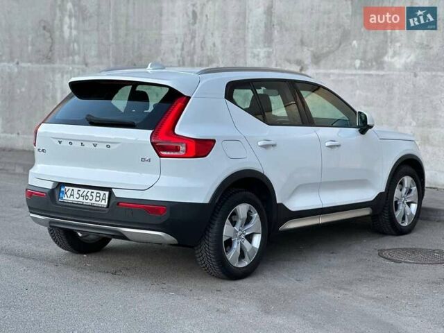 Белый Вольво XC40, объемом двигателя 1.97 л и пробегом 95 тыс. км за 27000 $, фото 12 на Automoto.ua