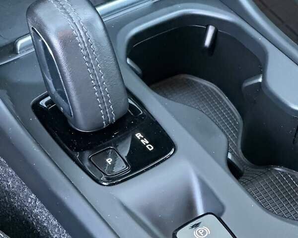 Белый Вольво XC40, объемом двигателя 1.97 л и пробегом 95 тыс. км за 27000 $, фото 32 на Automoto.ua