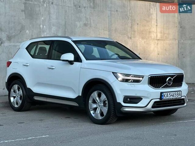 Белый Вольво XC40, объемом двигателя 1.97 л и пробегом 95 тыс. км за 27000 $, фото 14 на Automoto.ua