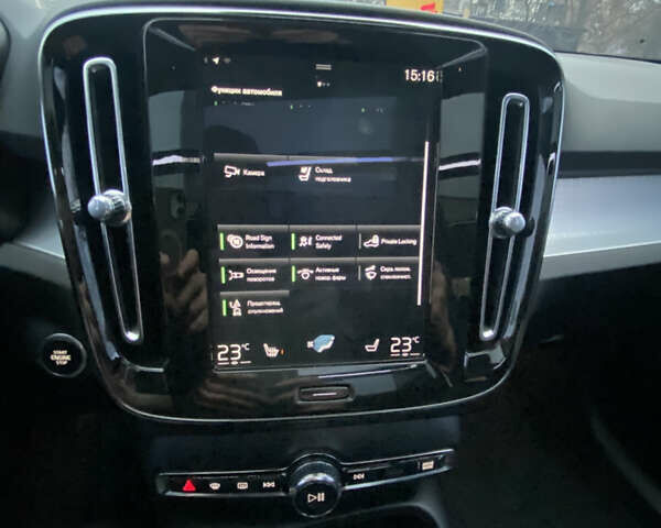 Білий Вольво XC40, об'ємом двигуна 1.97 л та пробігом 33 тис. км за 29000 $, фото 32 на Automoto.ua