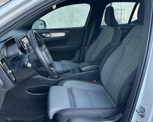 Белый Вольво XC40, объемом двигателя 1.97 л и пробегом 95 тыс. км за 27000 $, фото 27 на Automoto.ua