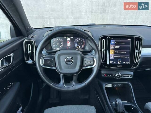 Белый Вольво XC40, объемом двигателя 1.97 л и пробегом 95 тыс. км за 27000 $, фото 17 на Automoto.ua