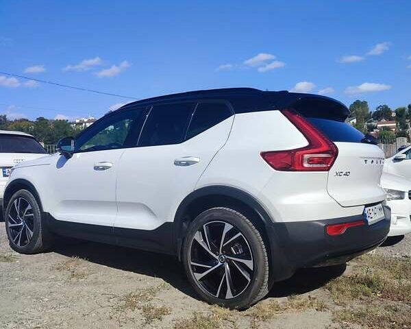 Вольво XC40 2020 в Днепре (Днепропетровске) на Automoto.ua Белый Вольво XC40, объемом двигателя 1.97 л и пробегом 3 тыс. км за 34000 $, фото 3 на Automoto.ua