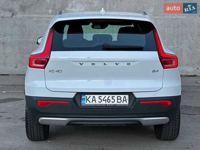 Белый Вольво XC40, объемом двигателя 1.97 л и пробегом 95 тыс. км за 27000 $, фото 7 на Automoto.ua