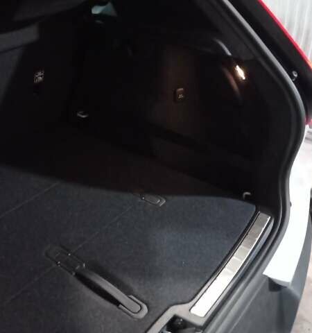Вольво XC40 2020 в Днепре (Днепропетровске) на Automoto.ua Белый Вольво XC40, объемом двигателя 1.97 л и пробегом 3 тыс. км за 34000 $, фото 6 на Automoto.ua