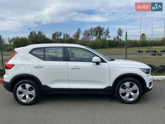 Белый Вольво XC40, объемом двигателя 1.48 л и пробегом 83 тыс. км за 30000 $, фото 3 на Automoto.ua