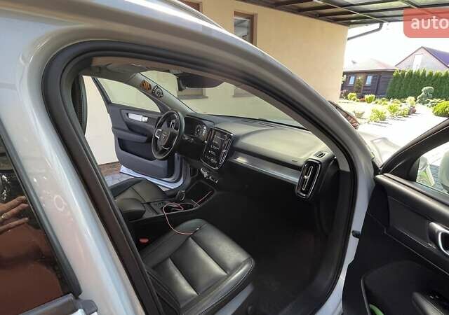 Белый Вольво XC40, объемом двигателя 1.97 л и пробегом 63 тыс. км за 29100 $, фото 21 на Automoto.ua