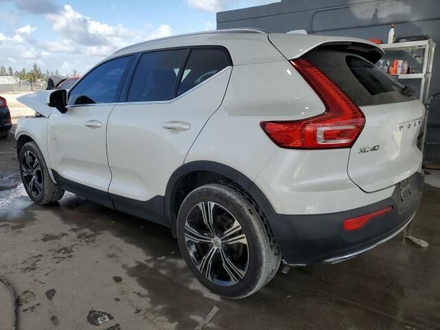 Белый Вольво XC40, объемом двигателя 2 л и пробегом 94 тыс. км за 14400 $, фото 3 на Automoto.ua
