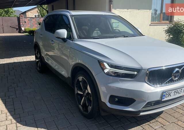 Белый Вольво XC40, объемом двигателя 1.97 л и пробегом 63 тыс. км за 29100 $, фото 1 на Automoto.ua