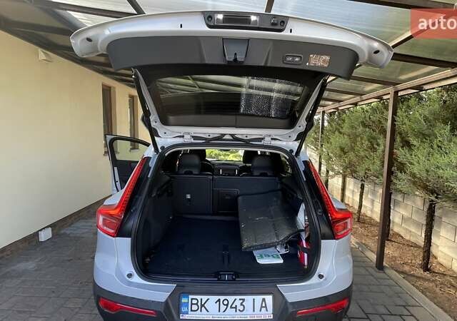 Белый Вольво XC40, объемом двигателя 1.97 л и пробегом 63 тыс. км за 29100 $, фото 17 на Automoto.ua