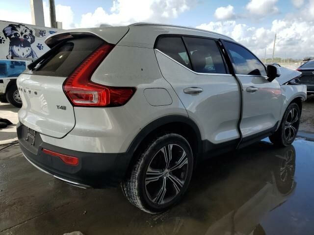 Белый Вольво XC40, объемом двигателя 2 л и пробегом 94 тыс. км за 14400 $, фото 5 на Automoto.ua