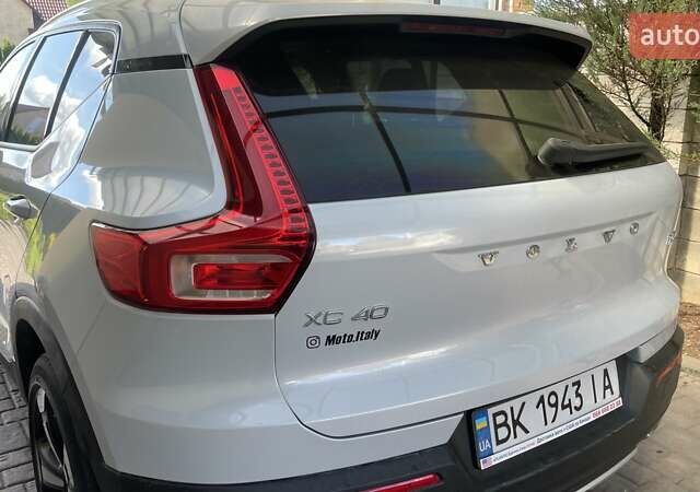 Белый Вольво XC40, объемом двигателя 1.97 л и пробегом 63 тыс. км за 29100 $, фото 27 на Automoto.ua