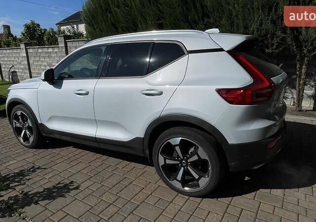 Белый Вольво XC40, объемом двигателя 1.97 л и пробегом 63 тыс. км за 29100 $, фото 7 на Automoto.ua
