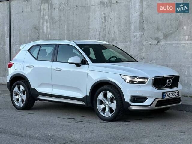 Белый Вольво XC40, объемом двигателя 1.97 л и пробегом 95 тыс. км за 27000 $, фото 1 на Automoto.ua