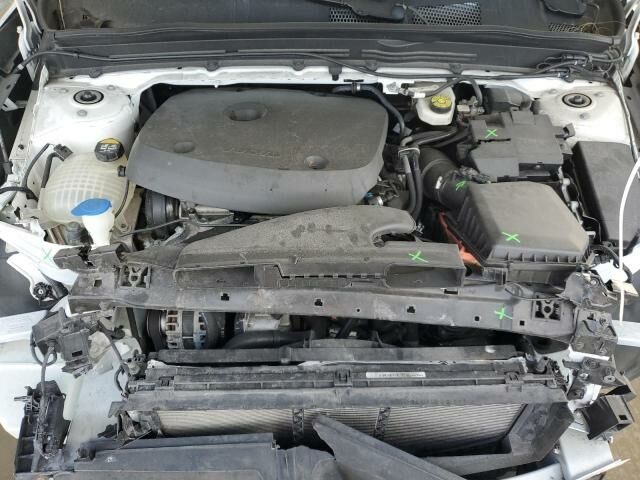 Белый Вольво XC40, объемом двигателя 2 л и пробегом 94 тыс. км за 14400 $, фото 11 на Automoto.ua