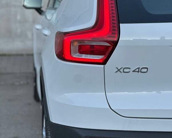 Белый Вольво XC40, объемом двигателя 1.97 л и пробегом 95 тыс. км за 27000 $, фото 11 на Automoto.ua