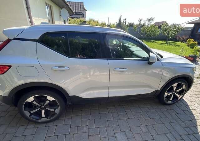 Белый Вольво XC40, объемом двигателя 1.97 л и пробегом 63 тыс. км за 29100 $, фото 3 на Automoto.ua