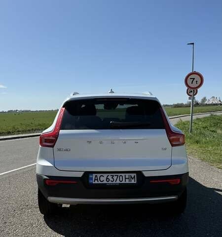Белый Вольво XC40, объемом двигателя 1.97 л и пробегом 40 тыс. км за 35200 $, фото 4 на Automoto.ua
