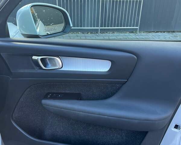 Білий Вольво XC40, об'ємом двигуна 2 л та пробігом 91 тис. км за 23300 $, фото 14 на Automoto.ua