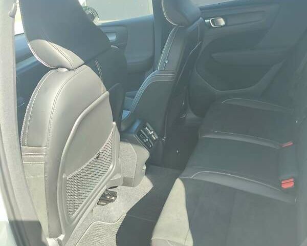 Вольво XC40 2020 в Днепре (Днепропетровске) на Automoto.ua Белый Вольво XC40, объемом двигателя 1.97 л и пробегом 3 тыс. км за 34000 $, фото 10 на Automoto.ua