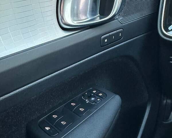Белый Вольво XC40, объемом двигателя 1.97 л и пробегом 95 тыс. км за 27000 $, фото 36 на Automoto.ua