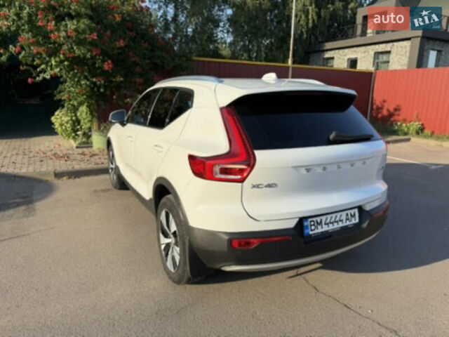 Белый Вольво XC40, объемом двигателя 1.97 л и пробегом 99 тыс. км за 34500 $, фото 4 на Automoto.ua