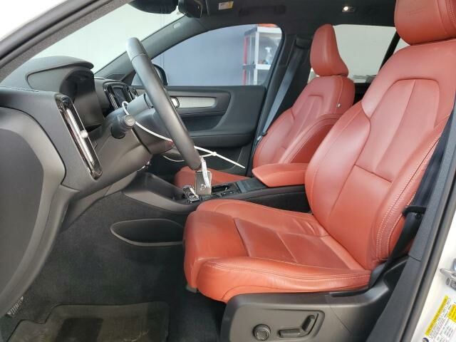 Белый Вольво XC40, объемом двигателя 2 л и пробегом 94 тыс. км за 14400 $, фото 6 на Automoto.ua