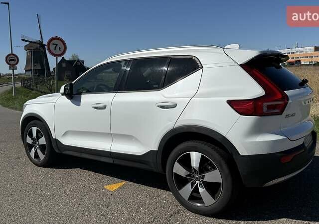 Белый Вольво XC40, объемом двигателя 1.97 л и пробегом 40 тыс. км за 35200 $, фото 1 на Automoto.ua