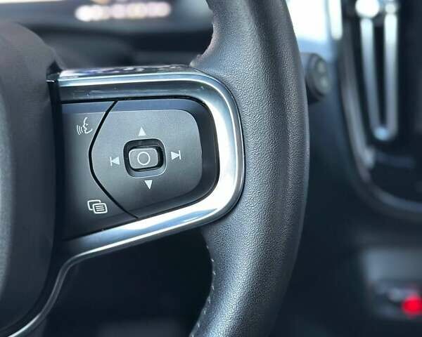 Белый Вольво XC40, объемом двигателя 1.97 л и пробегом 95 тыс. км за 27000 $, фото 33 на Automoto.ua