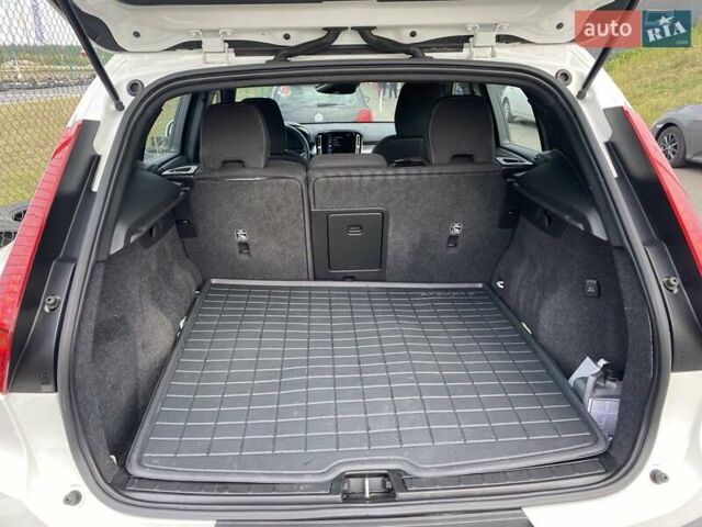 Белый Вольво XC40, объемом двигателя 1.48 л и пробегом 83 тыс. км за 30000 $, фото 12 на Automoto.ua