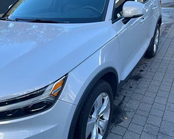 Білий Вольво XC40, об'ємом двигуна 2 л та пробігом 91 тис. км за 23300 $, фото 2 на Automoto.ua