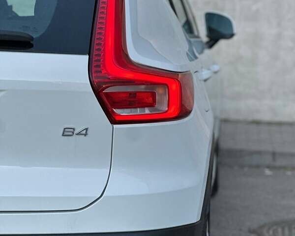 Белый Вольво XC40, объемом двигателя 1.97 л и пробегом 95 тыс. км за 27000 $, фото 10 на Automoto.ua