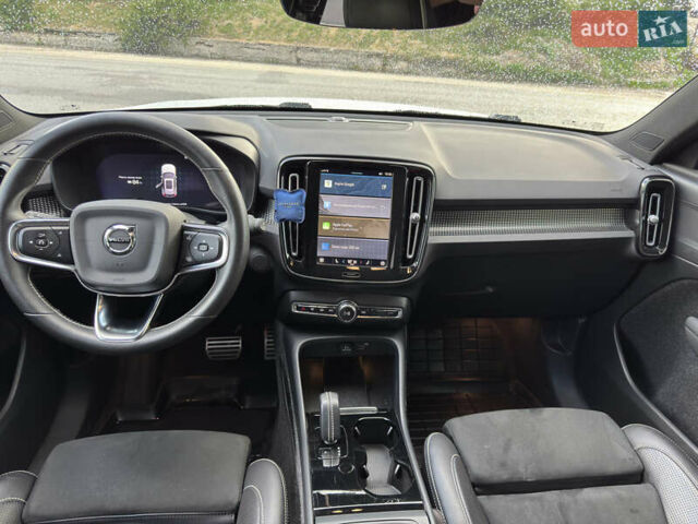 Белый Вольво XC40, объемом двигателя 0 л и пробегом 44 тыс. км за 24900 $, фото 24 на Automoto.ua