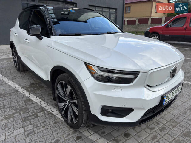 Белый Вольво XC40, объемом двигателя 0 л и пробегом 44 тыс. км за 24900 $, фото 19 на Automoto.ua