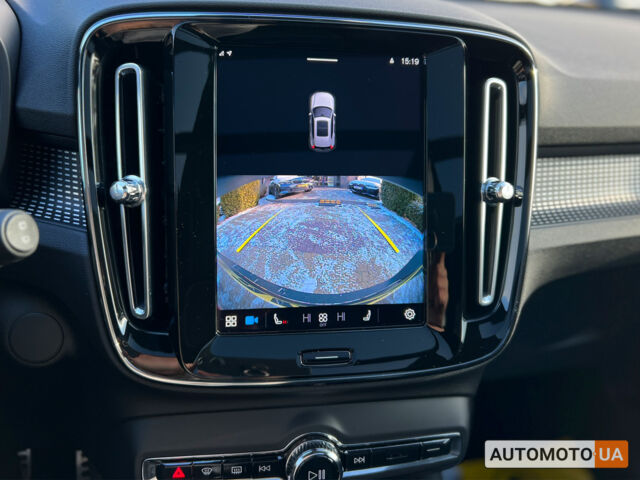 Белый Вольво XC40, объемом двигателя 78 л и пробегом 36 тыс. км за 27900 $, фото 25 на Automoto.ua