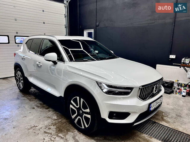 Белый Вольво XC40, объемом двигателя 1.97 л и пробегом 22 тыс. км за 35800 $, фото 5 на Automoto.ua