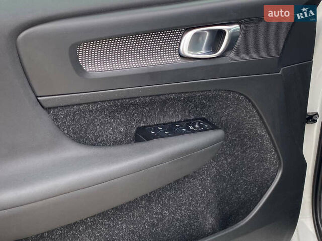 Вольво XC40 2021 в Самборе на Automoto.ua Белый Вольво XC40, объемом двигателя 0 л и пробегом 163 тыс. км за 23999 $, фото 43 на Automoto.ua