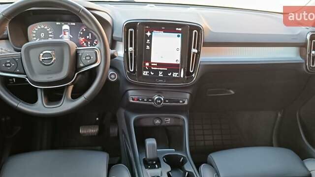 Белый Вольво XC40, объемом двигателя 1.97 л и пробегом 44 тыс. км за 36900 $, фото 17 на Automoto.ua