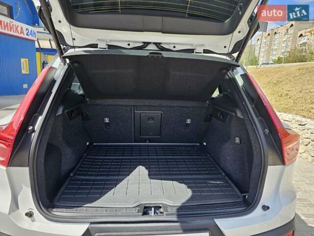 Белый Вольво XC40, объемом двигателя 0 л и пробегом 54 тыс. км за 27000 $, фото 7 на Automoto.ua