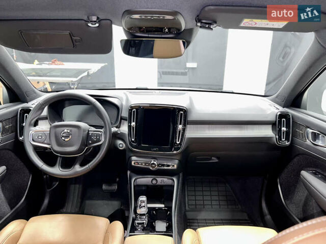 Белый Вольво XC40, объемом двигателя 1.97 л и пробегом 22 тыс. км за 35800 $, фото 70 на Automoto.ua