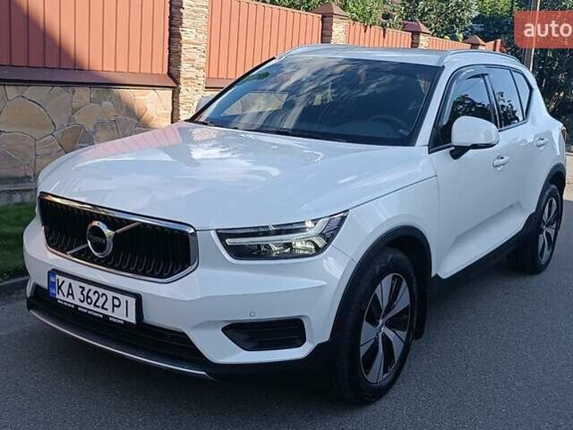 Белый Вольво XC40, объемом двигателя 1.97 л и пробегом 44 тыс. км за 36900 $, фото 9 на Automoto.ua