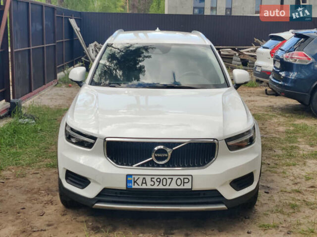 Білий Вольво XC40, об'ємом двигуна 1.97 л та пробігом 67 тис. км за 26300 $, фото 1 на Automoto.ua