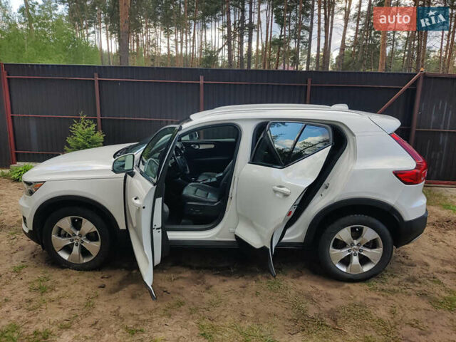 Білий Вольво XC40, об'ємом двигуна 1.97 л та пробігом 67 тис. км за 26300 $, фото 15 на Automoto.ua
